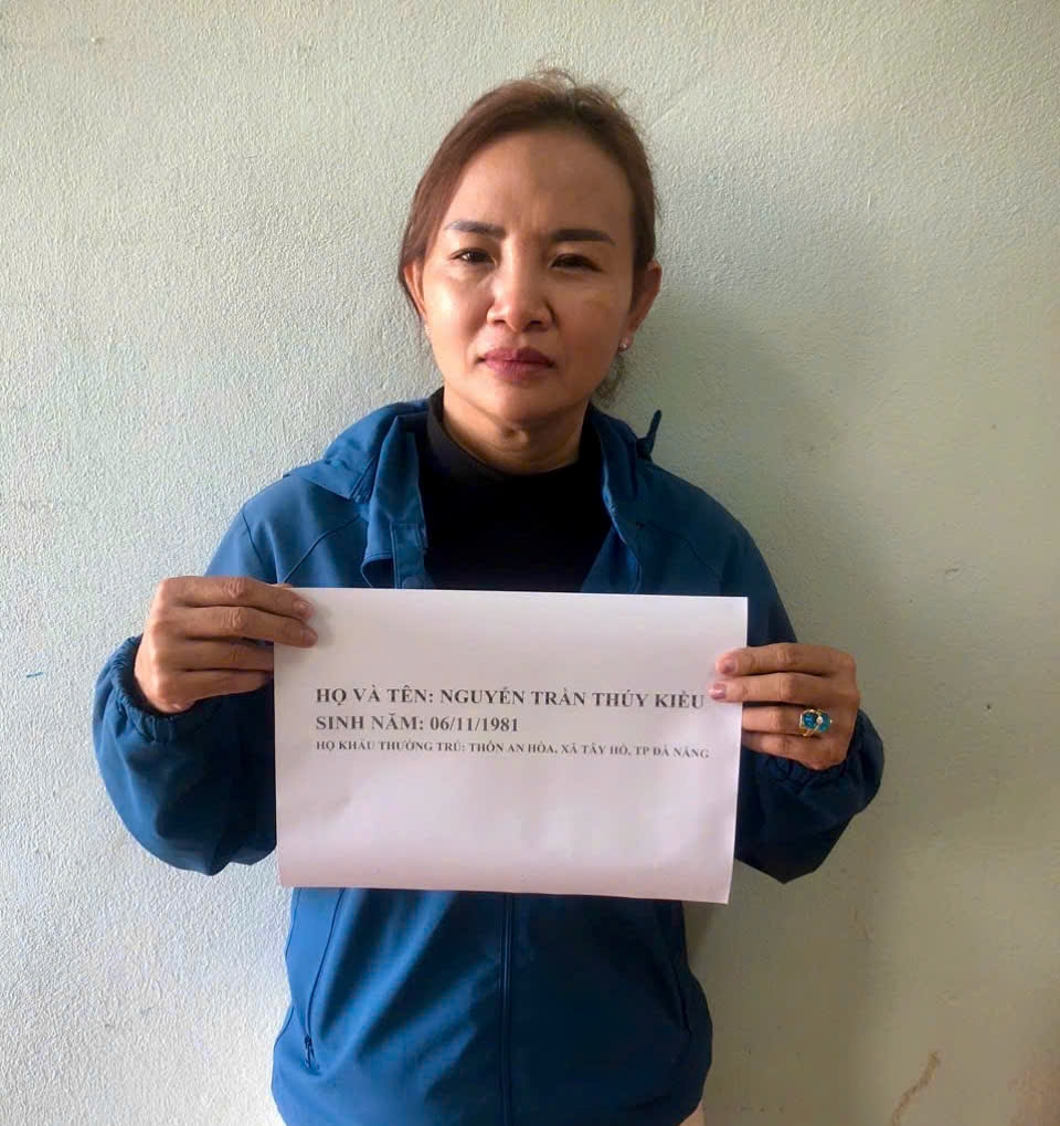 Bà Nguyễn Trần Thúy Kiều tại cơ quan công an.