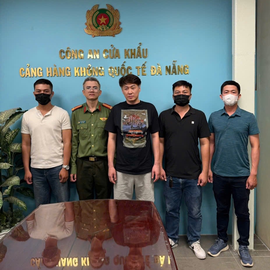 Cơ quan công an phối hợp bàn giao đối tượng cho phía Hàn Quốc theo quy định.