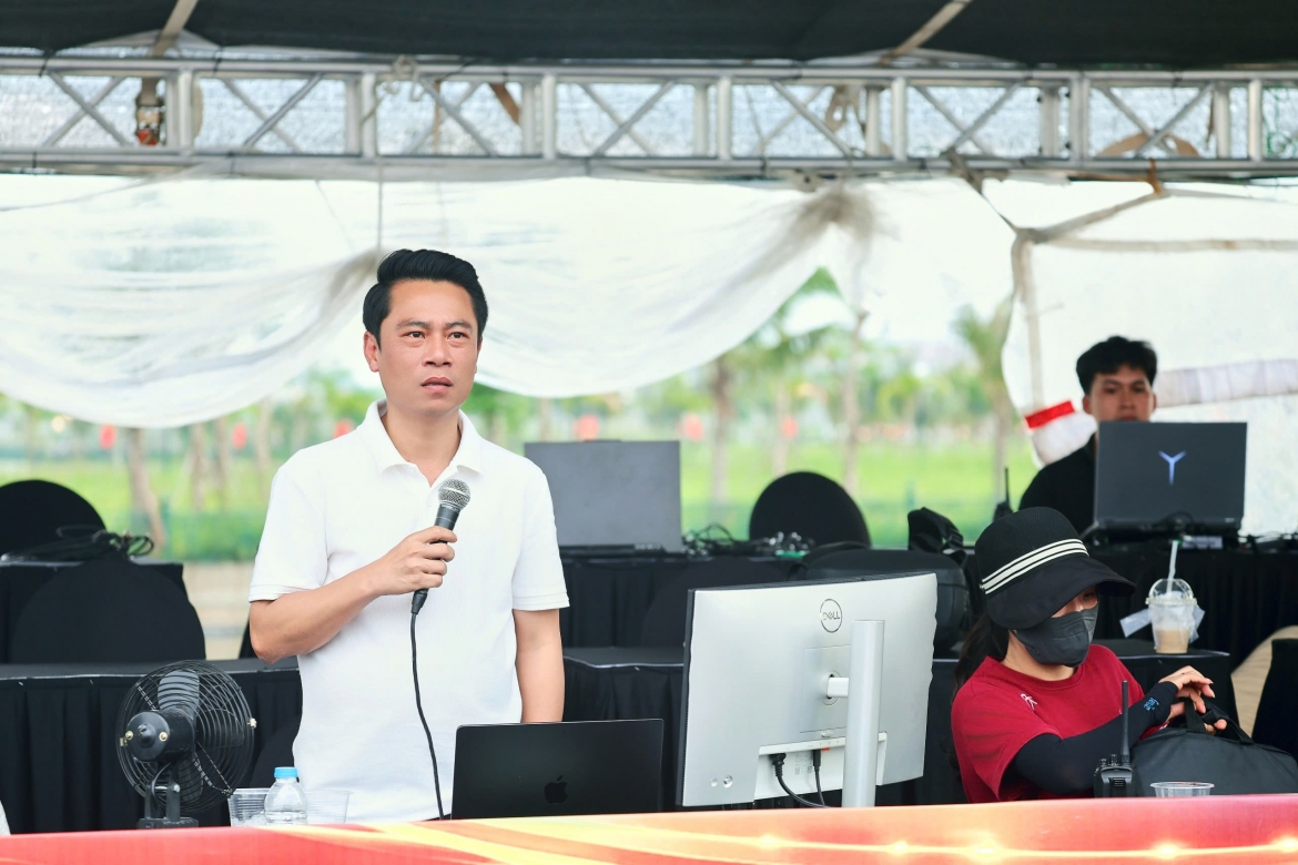 Tổng Đạo diễn Phạm Hoàng Giang tiết lộ, đêm khai mạc được đầu tư quy mô lớn với việc ứng dụng đồng bộ các công nghệ trình diễn hiện đại. Hệ thống màn hình LED tiên tiến, công nghệ thực tế ảo tăng cường (AR), cùng các thiết bị sân khấu lập trình tự động như sàn nâng, ray trượt và hệ thống nâng hạ đạo cụ được triển khai linh hoạt, tạo nên không gian biểu diễn đa chiều.