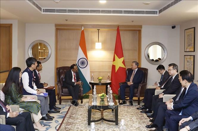 Tổng Bí thư, Chủ tịch nước Tô Lâm tiếp Cố vấn An ninh Quốc gia Ấn Độ Ajit Doval. (Ảnh: TTXVN)