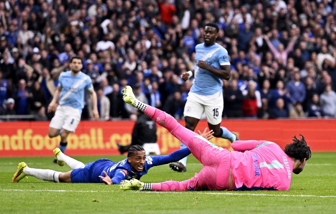 Dấu ấn lớn nhất của Chelsea ở trận này chỉ tạo ra những tình huống đòi phạt đền bất thành. (Ảnh: Reuters)