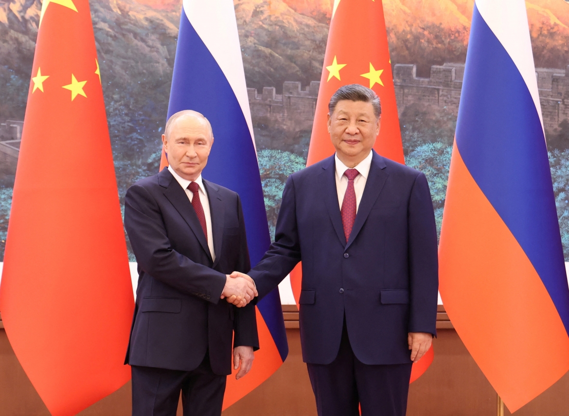 Chủ tịch Trung Quốc Tập Cận Bình và Tổng thống Nga Vladimir Putin tại lễ đón và hội đàm sáng 20/5 (Nguồn: Reuters)