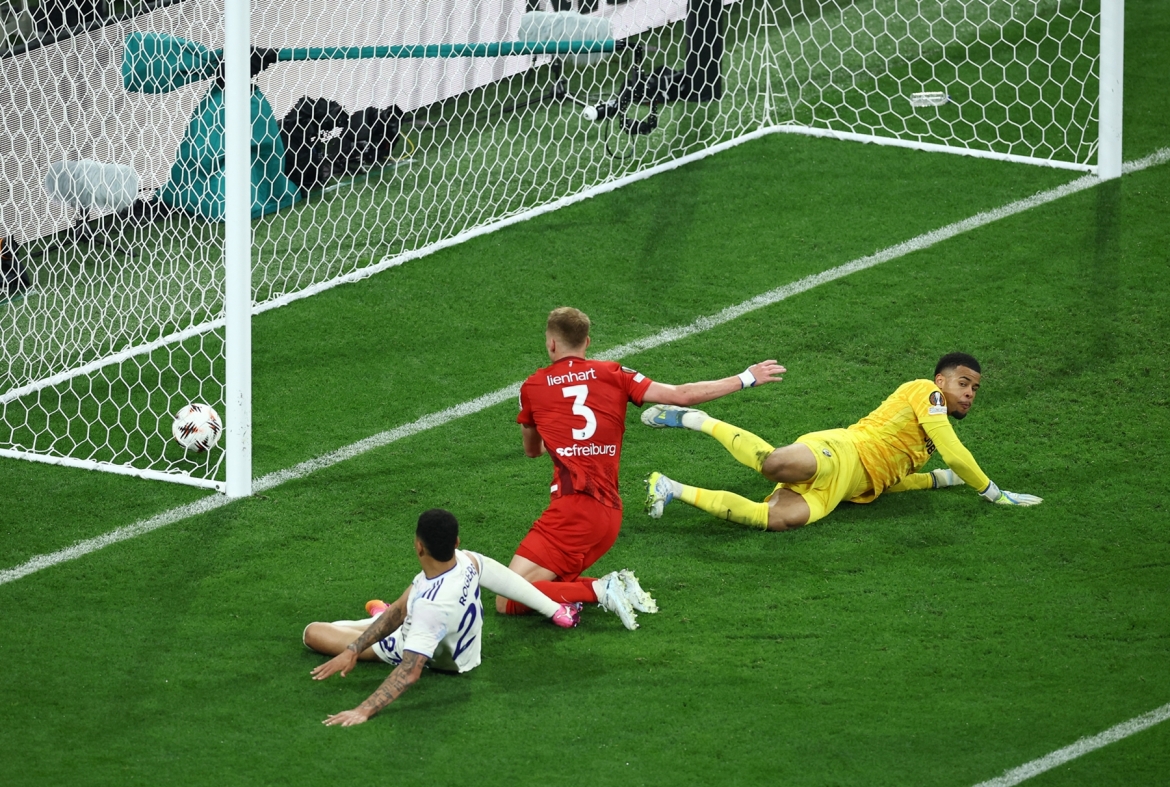 Pha ghi bàn của Rodgers. (Ảnh: Reuters)
