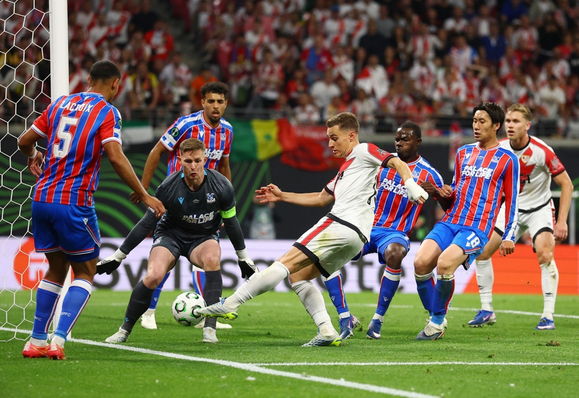 Dù rất nỗ lực, Rayo Vallecano không thể tìm được bàn gỡ. (Ảnh: Reuters)