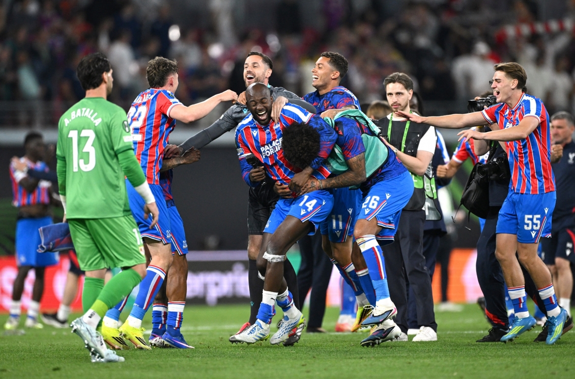 Niềm vui của các cầu thủ Crystal Palace. (Ảnh: Reuters)