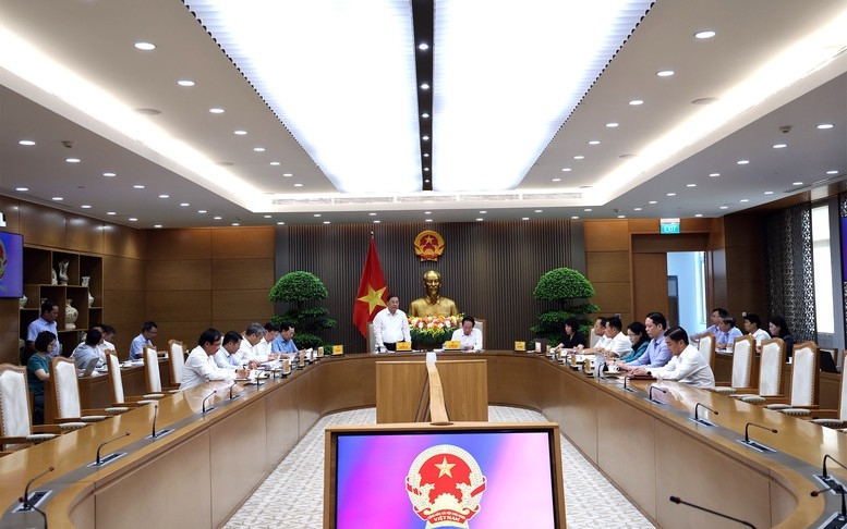 Phó Thủ tướng Thường trực Chính phủ Phạm Gia Túc và Phó Thủ tướng Lê Tiến Châu đã chủ trì cuộc làm việc với Bộ Công Thương cùng một số bộ, ngành về Dự thảo Nghị định quy định chi tiết một số điều và biện pháp để tổ chức, hướng dẫn thi hành Nghị quyết số 253 của Quốc hội về các cơ chế, chính sách phát triển năng lượng quốc gia giai đoạn 2026-2030 (Ảnh: VGP/Phương Nguyên)