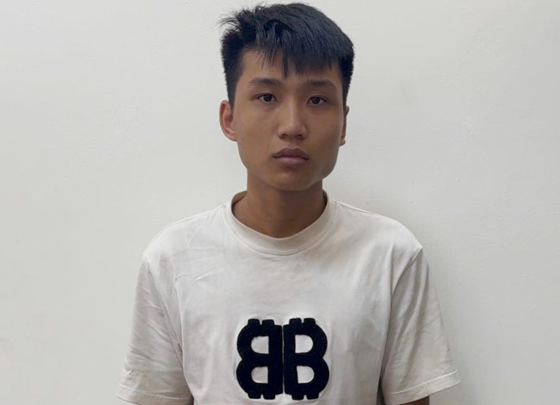 Đối tượng Nguyễn Minh Hiếu bị bắt sau sau thời gian dài lẩn trốn tại Campuchia. 
(Ảnh: Công an Hải Phòng)