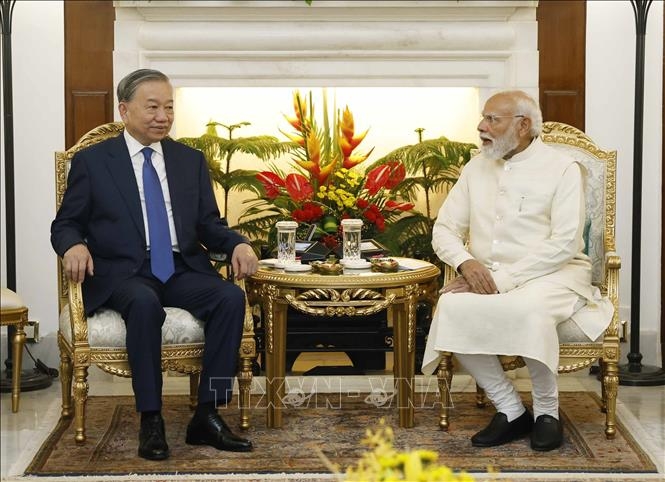 Tổng Bí thư, Chủ tịch nước Tô Lâm và Thủ tướng Ấn Độ Narendra Modi gặp hẹp. Ảnh: Thống Nhất/TTXVN