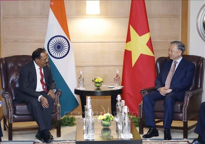 Tại cuộc tiếp Cố vấn An ninh Quốc gia Ấn Độ Ajit Doval vào chiều 5/5, tại thủ đô New Delhi, Tổng Bí thư, Chủ tịch nước Tô Lâm đề nghị Việt Nam và Ấn Độ cần tăng cường chia sẻ thông tin chiến lược, mở rộng hợp tác về an ninh mạng, bảo vệ hạ tầng số, phòng chống tội phạm công nghệ cao và nâng cao năng lực ứng phó với các thách thức an ninh phi truyền thống. Ảnh: TTXVN