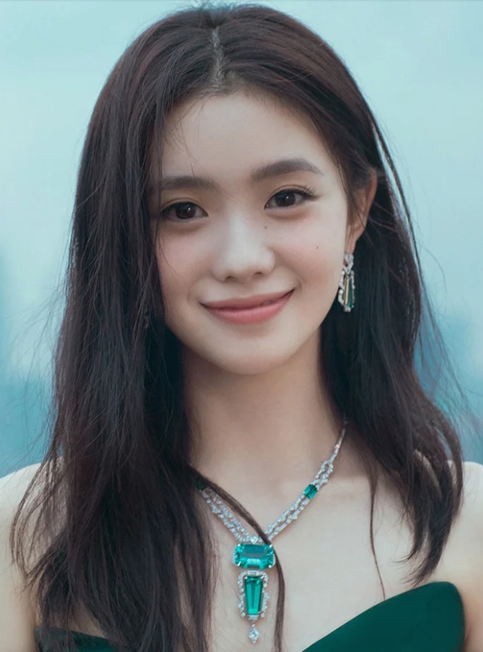 Lưu Hạo Tồn gây ấn tượng với vai Ức Tần Nga trong "Chủ Giác". Nhân vật của cô trải qua nhiều biến cố trước khi trở thành nghệ sĩ hí khúc Tần Khang nổi tiếng. Diễn xuất giàu cảm xúc cùng các phân cảnh biểu diễn trên sân khấu nhận được nhiều lời khen từ khán giả.