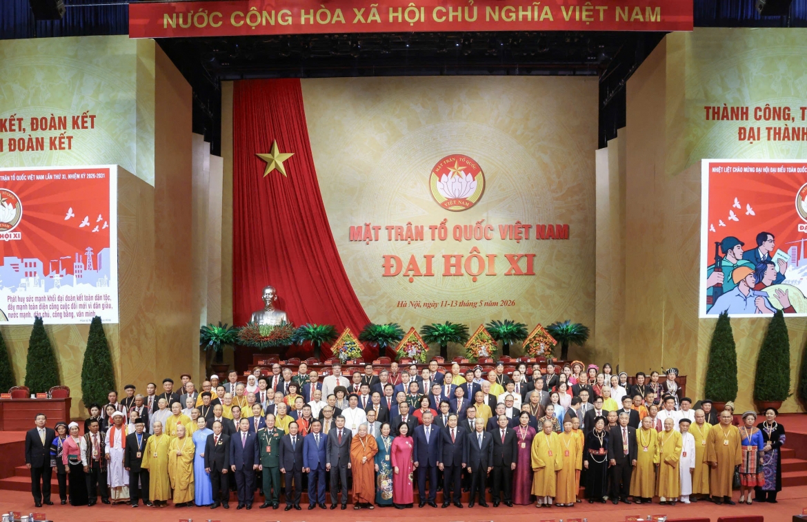 Lãnh đạo Đảng, Nhà nước chụp ảnh cùng Đoàn Chủ tịch Đại hội và đại diện các dân tộc, tôn giáo, người Việt Nam ở nước ngoài.