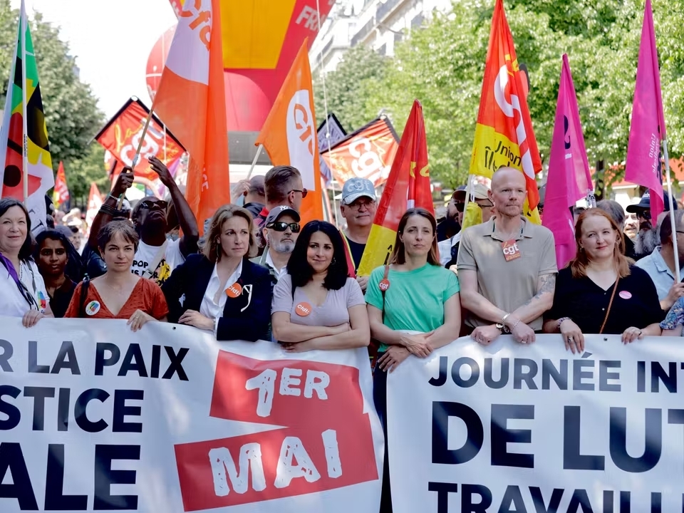 Không khí tại thủ đô Paris nhìn chung diễn ra trong trật tự, dưới sự giám sát chặt chẽ của lực lượng an ninh. Ảnh: Le Monde.