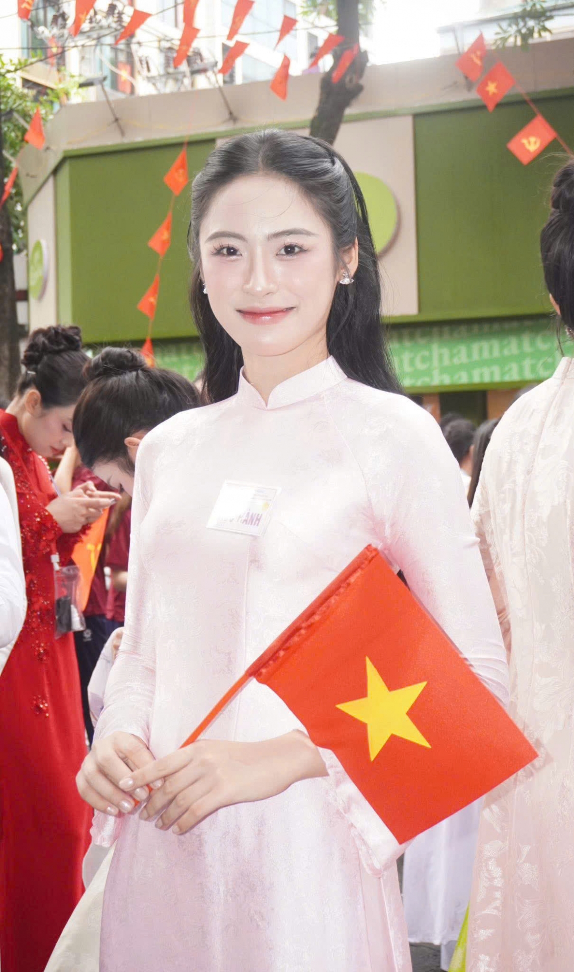 Á hậu 2 Hoa hậu Việt Nam 2024 Nguyễn Thị Vân Nhi được trao danh hiệu Đại sứ du lịch Hải Phòng.