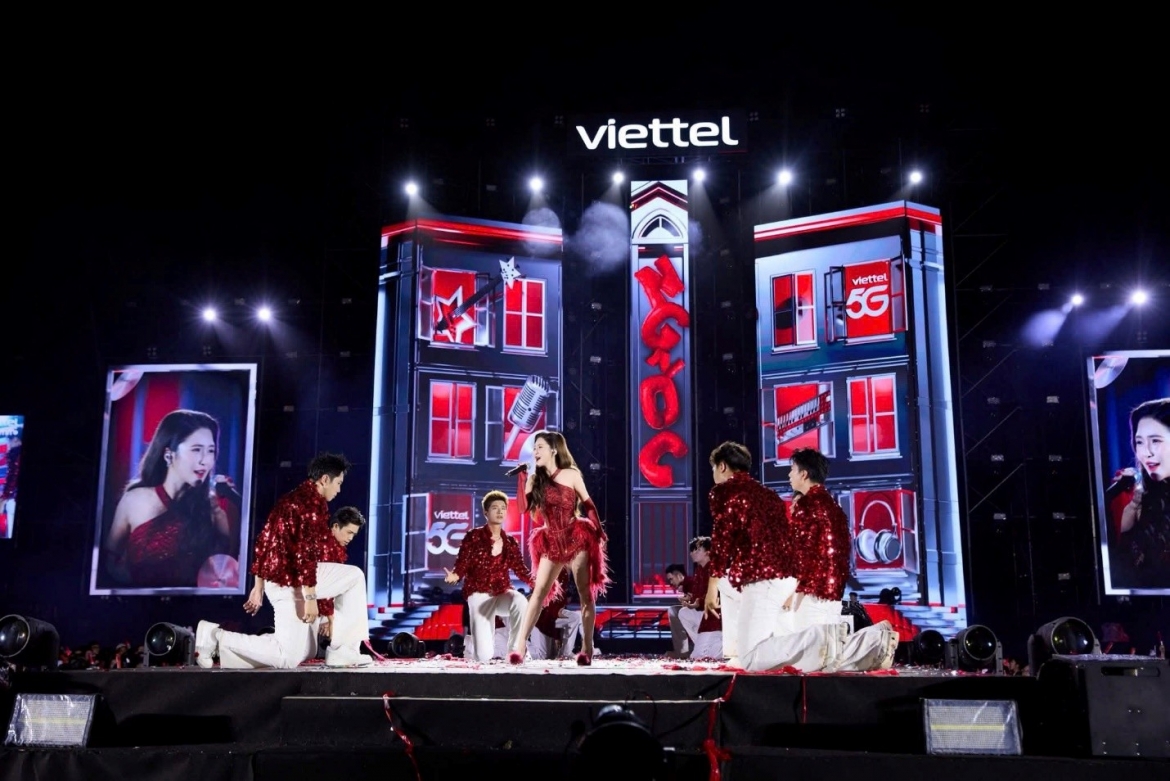 Khép lại hành trình “Sync Of Heart - Hoà nhịp thấu cảm”, Viettel Y-Fest Quảng Ninh không chỉ để lại dấu ấn bằng đêm nhạc đông khán giả mà còn cho thấy cách công nghệ có thể được kết nối với đời sống, cảm xúc và trải nghiệm thực tế của người trẻ. Sau điểm dừng tại Quảng Ninh, chương trình cũng mở ra kỳ vọng cho những hành trình tiếp theo trong tương lai.