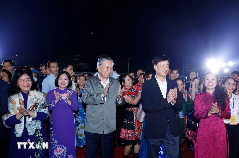  Tổng Bí thư Tô Lâm dự Ngày hội Đại đoàn kết toàn dân tộc tại phường Thượng Cát, thành phố Hà Nội (tháng 11/2025). Ảnh: TTXVN