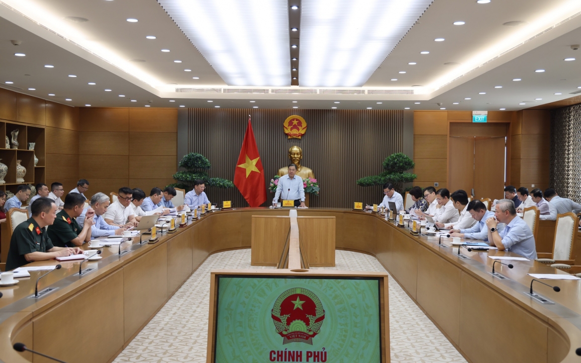 Phó Thủ tướng Thường trực đề nghị, thời gian tới, Bộ Công Thương phải thúc đẩy tiến độ triển khai các chương trình, các công trình, dự án điện quan trọng quốc gia, trọng điểm của ngành năng lượng. (Ảnh: VGP)