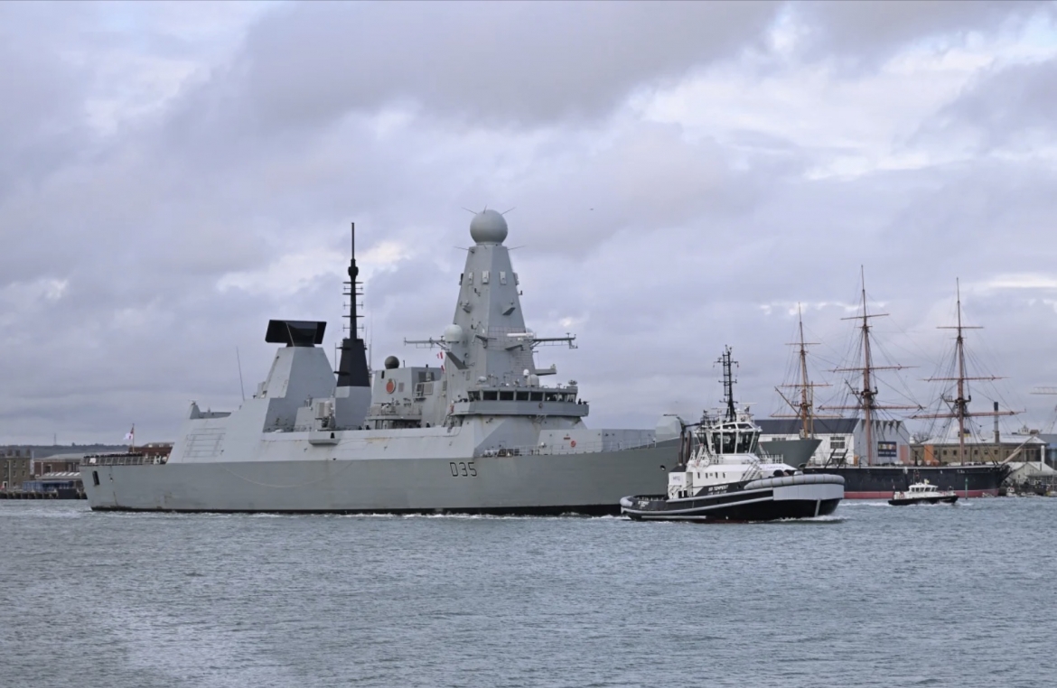 Tàu HMS Dragon rời cảng Portsmouth, Anh. Ảnh: Reuters