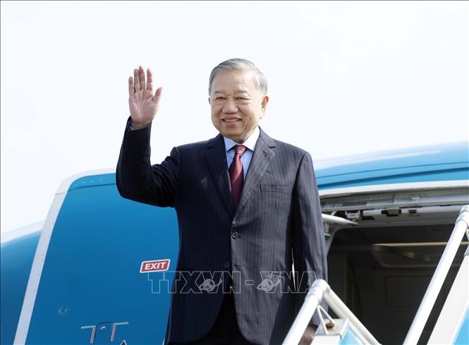 Sáng 5/5/2026, Tổng Bí thư, Chủ tịch nước Tô Lâm cùng Đoàn đại biểu cấp cao Việt Nam rời Hà Nội, lên đường thăm cấp Nhà nước tới Cộng hòa Ấn Độ. Ảnh Thống Nhất/TTXVN