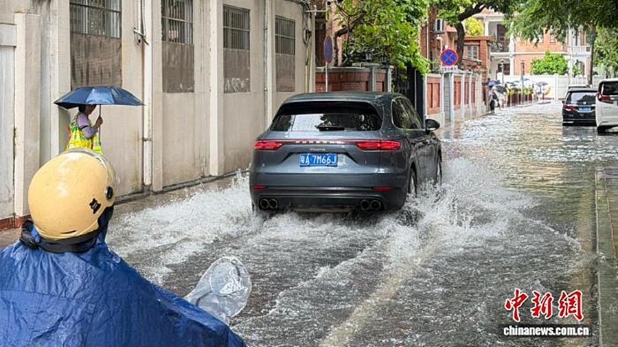 Mưa lớn gây ngập lụt tại nhiều khu vực ở tỉnh Quảng Đông, Trung Quốc. Ảnh: China News Service.