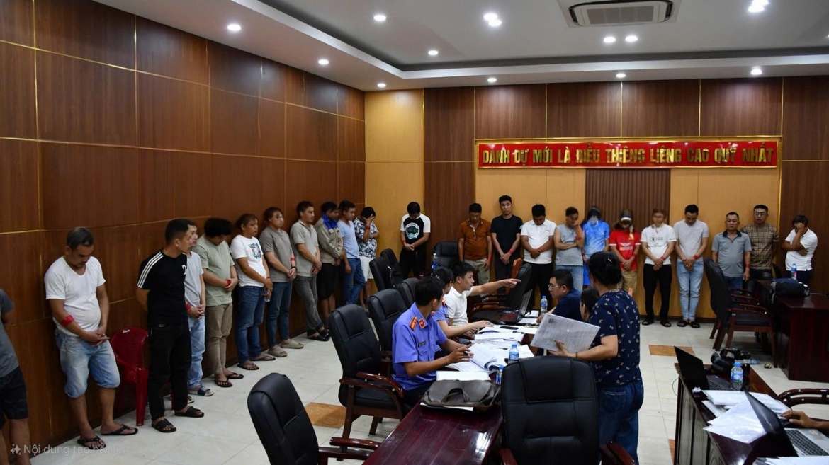 Nhóm đối tượng tại thời điểm bị bắt giữ
