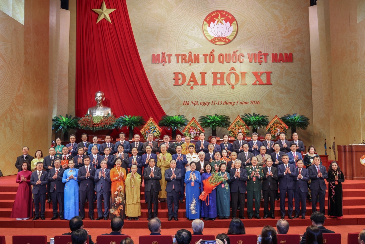 Hội nghị đã hiệp thương cử 70 người tham gia Đoàn Chủ tịch Ủy ban Trung ương MTTQ Việt Nam khóa XI; hiệp thương cử 12 người tham gia Ban Thường trực Ủy ban Trung ương MTTQ Việt Nam khóa XI gồm Chủ tịch, Phó Chủ tịch - Tổng Thư ký và các Phó Chủ tịch Ủy ban Trung ương MTTQ Việt Nam; hiệp thương cử 8 người là Phó Chủ tịch không chuyên trách Ủy ban Trung ương MTTQ Việt Nam khóa XI. Trong ảnh: Đoàn Chủ tịch Ủy ban Trung ương MTTQ Việt Nam khóa XI ra mắt Đại hội.