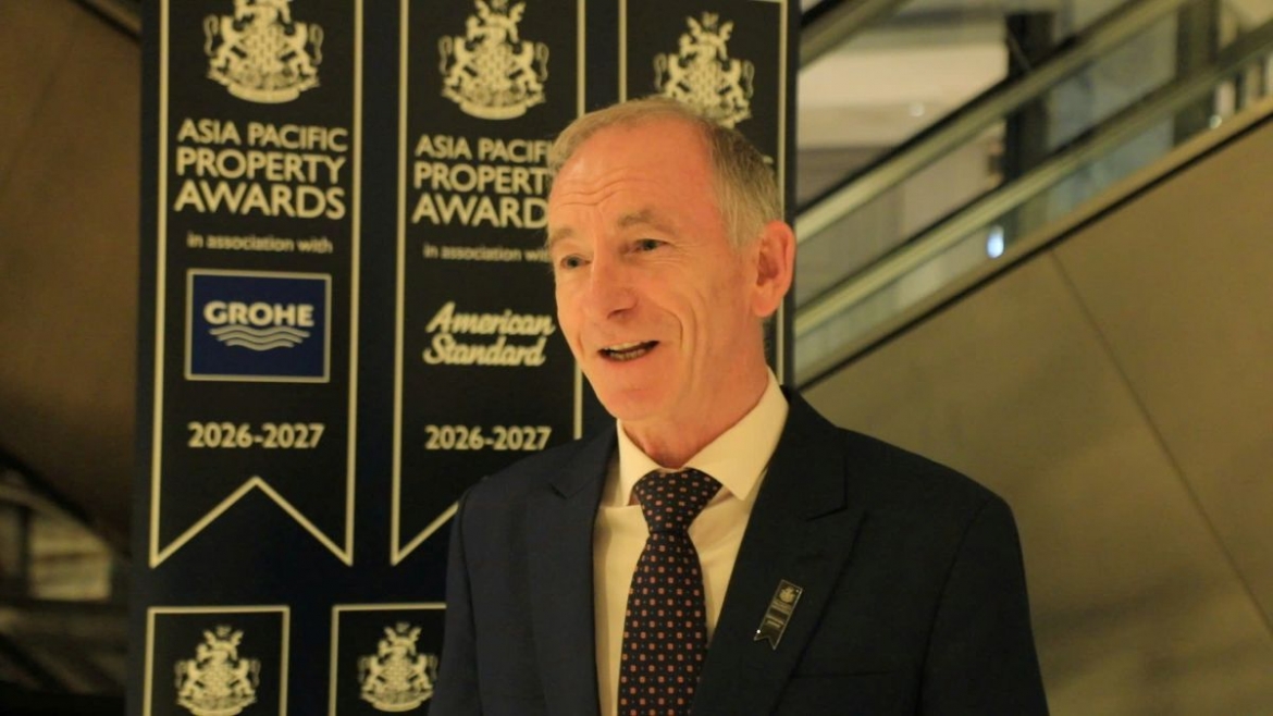 Ông Stuart Shield - Chủ tịch hội đồng giải thưởng APPA trả lời phỏng vấn tại lễ trao giải (Ảnh: MH)