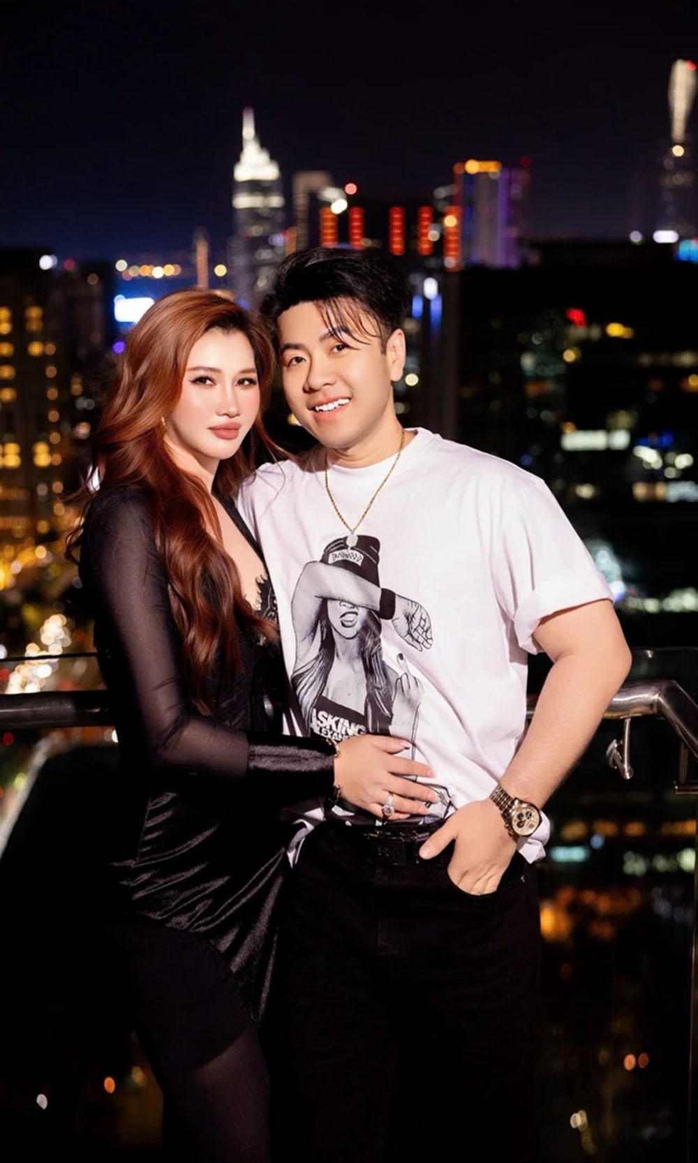 Akira Phan, một trong những giọng ca đình đám được nhiều người yêu mến bất ngờ thông báo tổ chức đám cưới vào ngày mai, mùng 2/5.