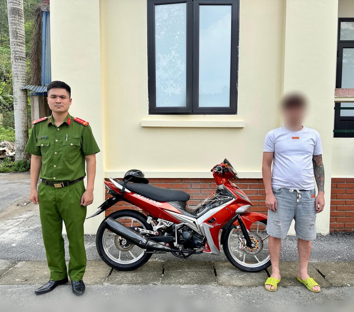 Công an làm việc với M.V.H.