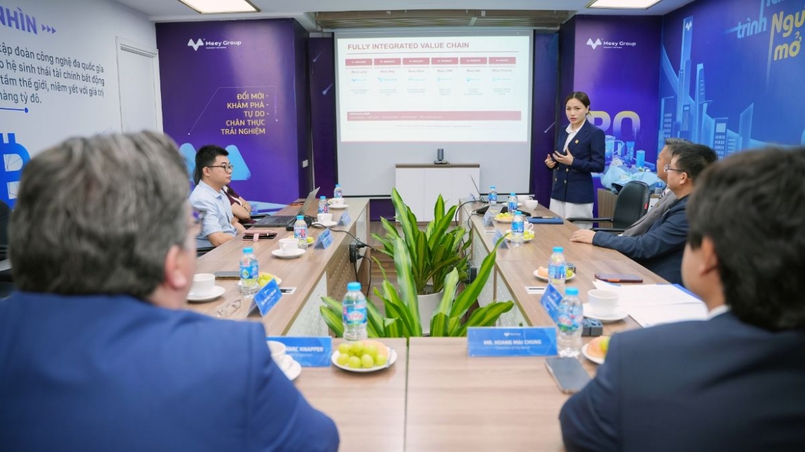 Bà Nguyễn Lý Kiều Anh, Tổng Giám đốc Meey Group, giới thiệu về tập đoàn (Ảnh: Meey Group)