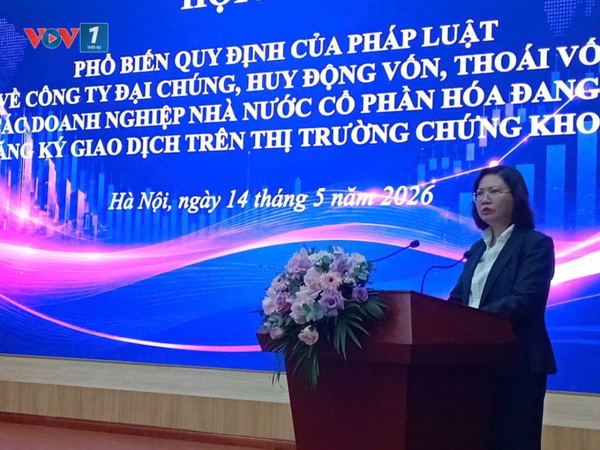 Chủ tịch UBCK Nhà nước Vũ Thị Chân Phương phát biểu tại hội nghị.
