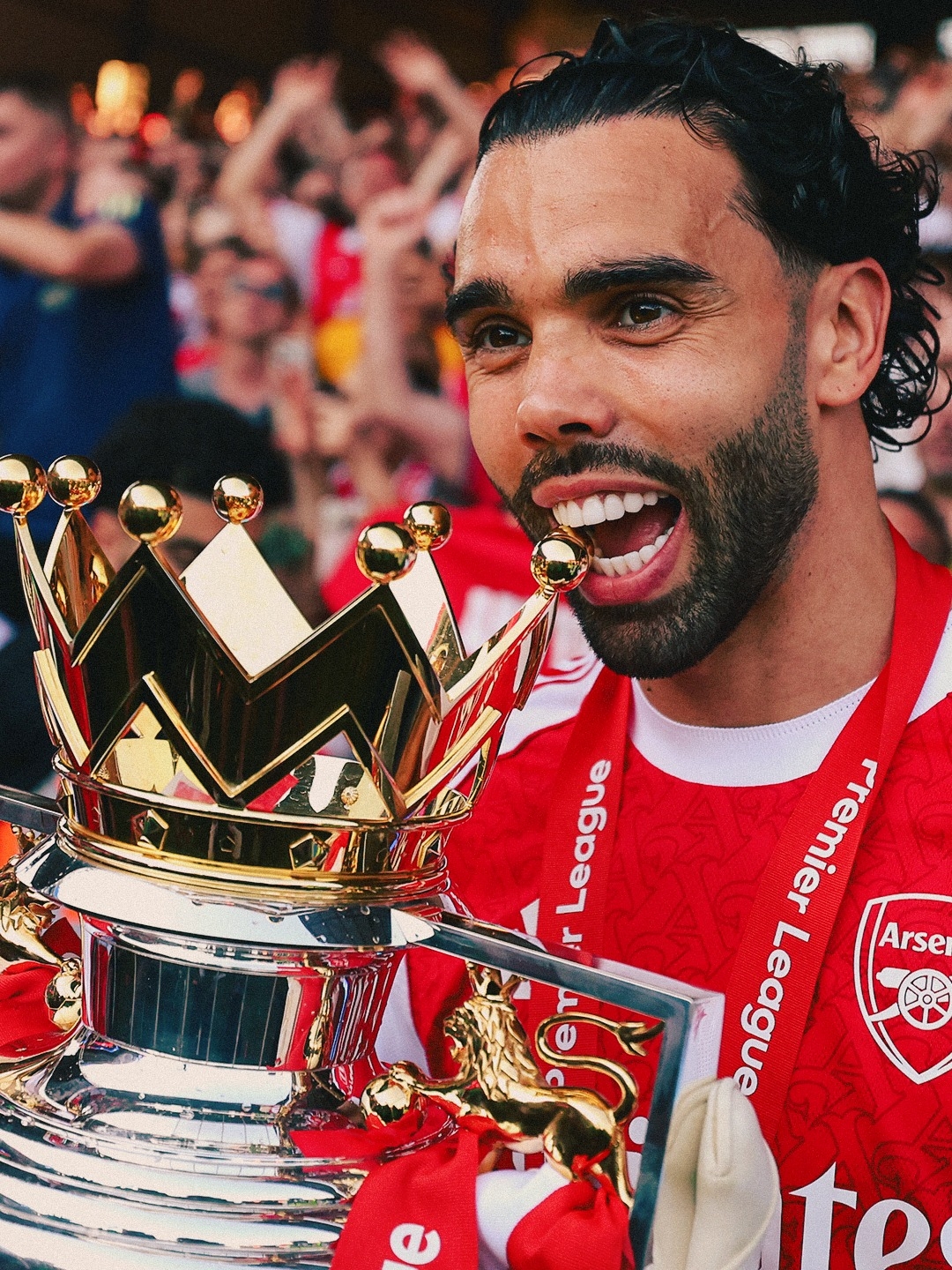 Theo thống kê của Opta, Arsenal đã trở thành đội bóng đầu tiên trong lịch sử Ngoại hạng Anh khép lại cả mùa giải mà không phải chịu bất kỳ quả phạt đền nào và cũng không nhận một thẻ đỏ nào.