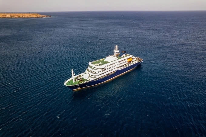 Tàu du lịch MV Hondius ở ngoài khơi cảng Praia, thủ đô của Cape Verde, vào ngày 3/5. 