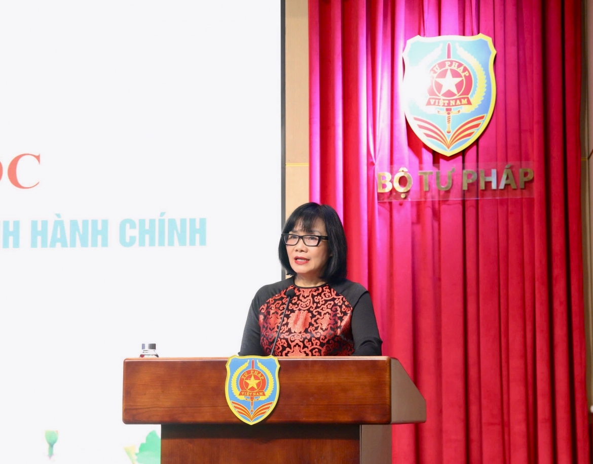 Thứ trưởng Bộ Tư pháp Đặng Hoàng Oanh phát biểu khai mạc hội thảo.
