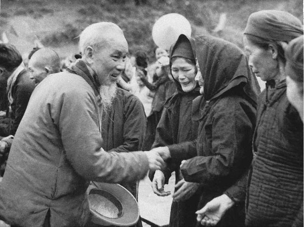 Bác Hồ về thăm bà con Pác Bó (Hà Quảng, Cao Bằng) tháng 2/1961