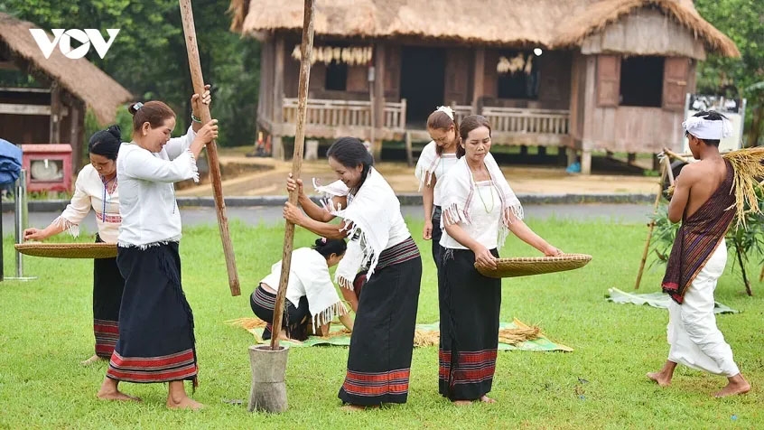 Trong tháng 5, Làng Văn hóa các dân tộc Việt Nam cũng tái hiện nhiều nghi lễ, lễ hội văn hóa đặc sắc của đồng bào các dân tộc trên cả nước.