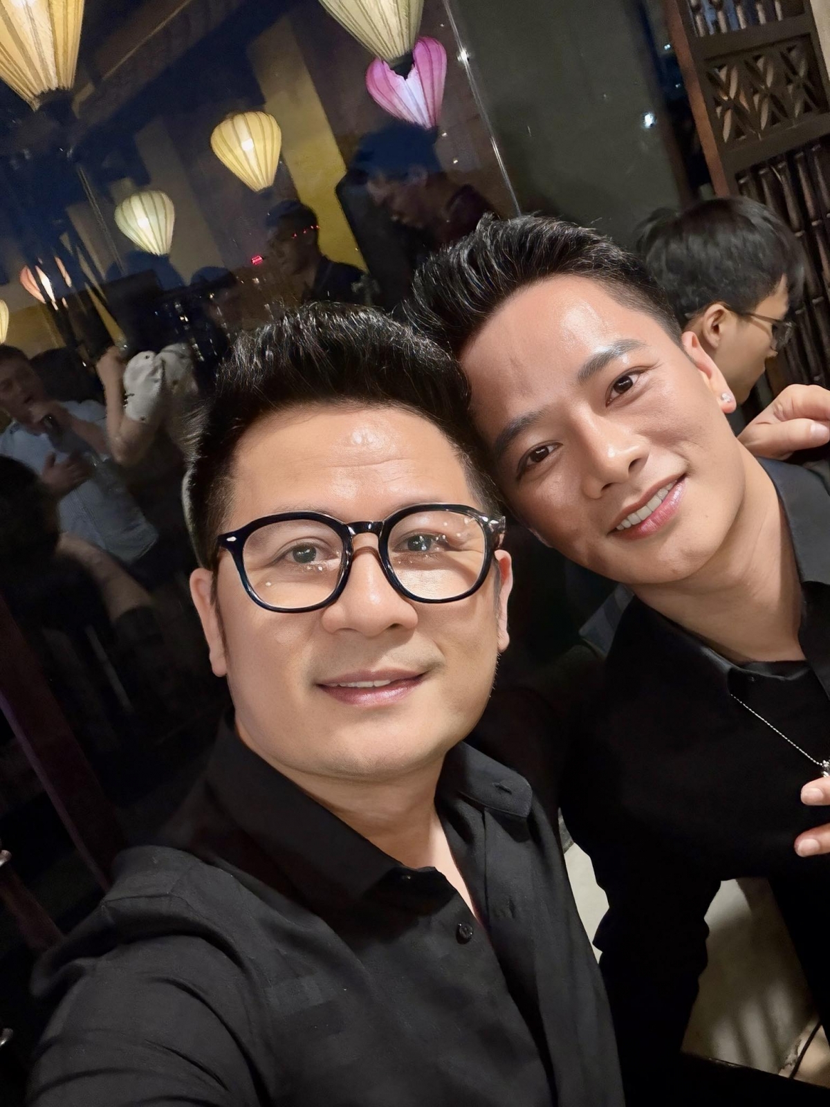 Bằng Kiều chia sẻ khoảnh khắc cùng Anh Quân Idol, mang màu sắc gần gũi, vui vẻ hậu trường.