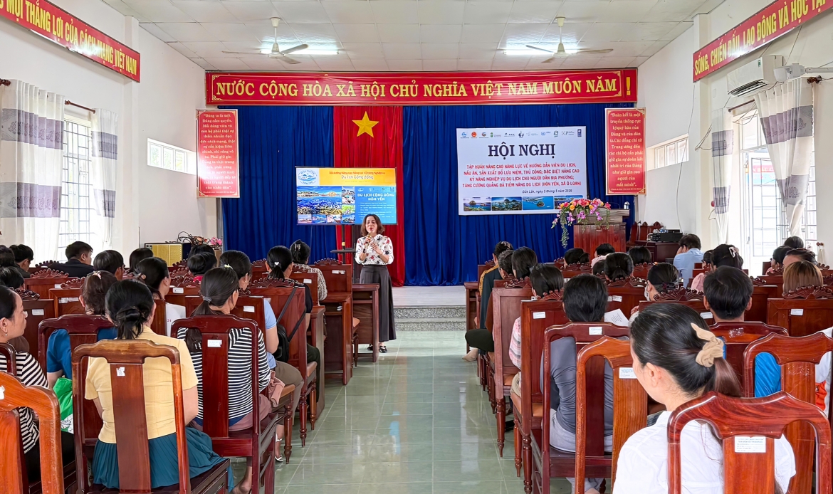 Tập huấn nâng cao kỹ năng, nghiệp du lịch cho người dân tại xã Ô Loan, tỉnh Đắk Lắk. Nguồn: Hội Liên hiệp Phụ nữ tỉnh Đắk Lắk
