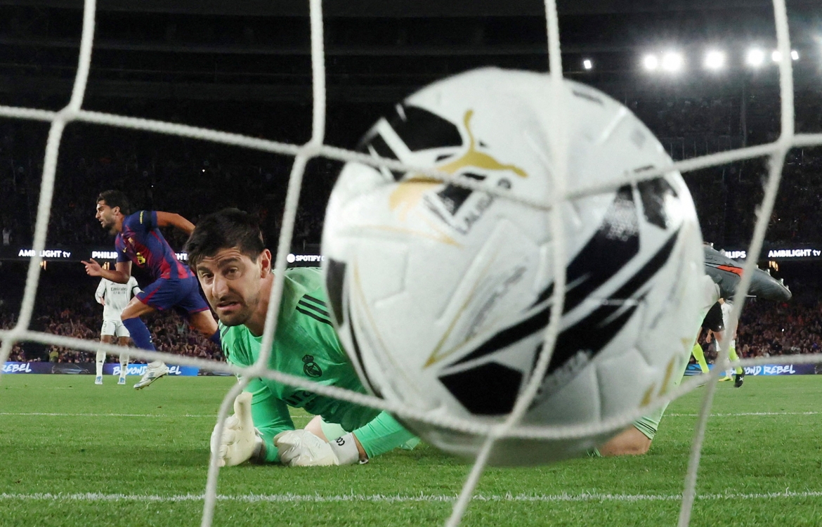 Barca thắng Real Madrid 2-0 để vô địch La Liga 2025/2026. (Ảnh: Reuters)