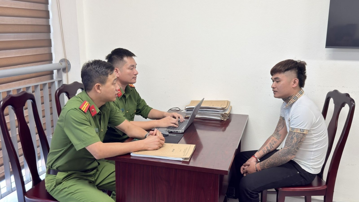 Đối tượng Ngô Văn Đại tại cơ quan công an. (Ảnh: Công an cung cấp)
