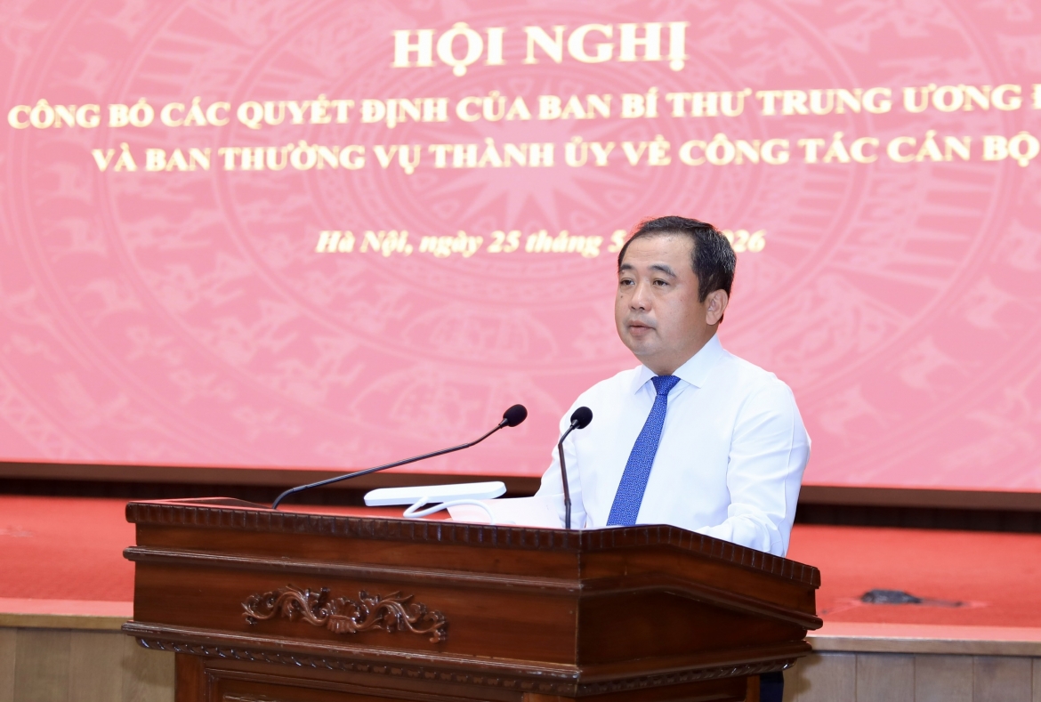 Bí thư Thành ủy Hà Nội Trần Đức Thắng phát biểu giao nhiệm vụ cho các cán bộ được điều động
