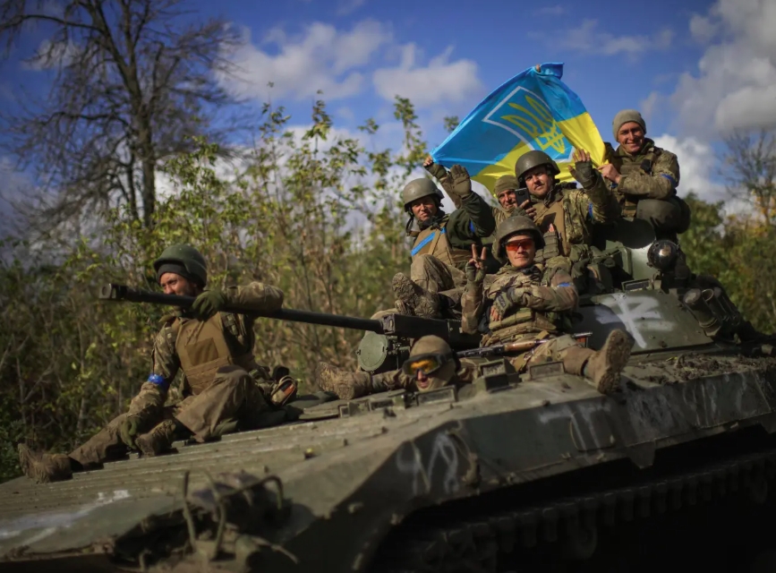 Binh sỹ Ukraine trên chiến tuyến. Ảnh: AP