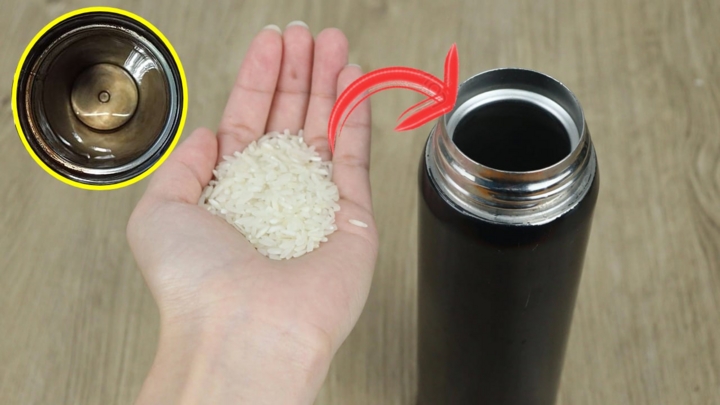 Gạo sống "đánh bay" mảng bám, cáu bẩn lâu năm dưới đáy bình. (Ảnh: Cleanc)