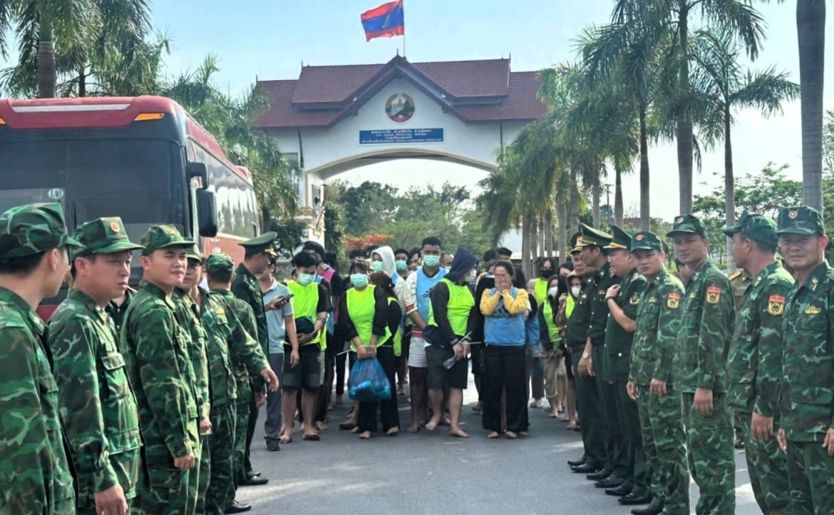 Bộ đội Biên phòng tỉnh Quảng Trị tiếp nhận 56 công dân Việt Nam từ phía Lào