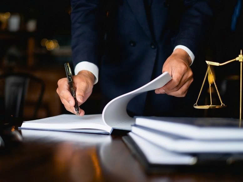 Các Bộ, cơ quan ngang Bộ tổng hợp tình hình xây dựng, trình, ban hành các văn bản quy định chi tiết thuộc trách nhiệm của Bộ, cơ quan ngang Bộ, báo cáo Thủ tướng Chính phủ, Phó Thủ tướng Chính phủ phụ trách vào sáng thứ Hai hằng tuần. Ảnh: baochinhphu.vn