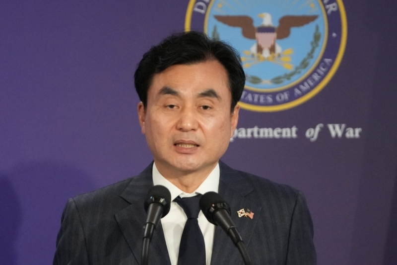 Bộ trưởng Quốc phòng Hàn Quốc Ahn Gyu-back. Ảnh: Reuters