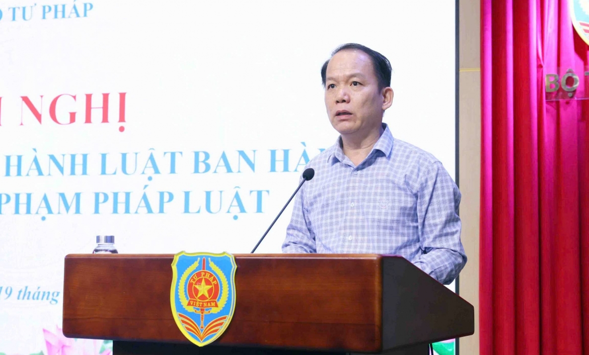 Bộ trưởng Bộ Tư pháp Hoàng Thanh Tùng phát biểu tại hội nghị. Ảnh: Trung Kiên