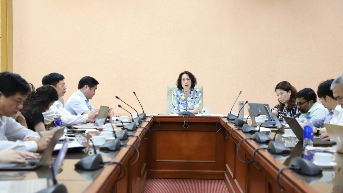 Quang cảnh cuộc họp về công tác giám sát, phòng chống bệnh do virus Ebola của Bộ Y tế tổ chức trong sáng 22/5.
