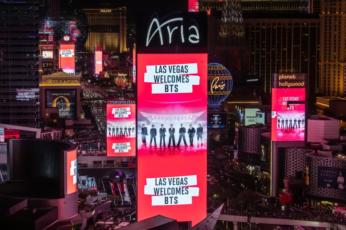 Las Vegas nhuộm đỏ với chiến dịch “BTS The City”. (Ảnh: BigHit Music)