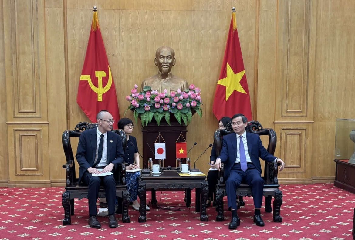 Ủy viên Bộ Chính trị, Giám đốc Học viện Chính trị quốc gia Hồ Chí Minh Đoàn Minh Huấn chủ trì buổi tiếp và làm việc với Trưởng Đại diện Jica Việt Nam.