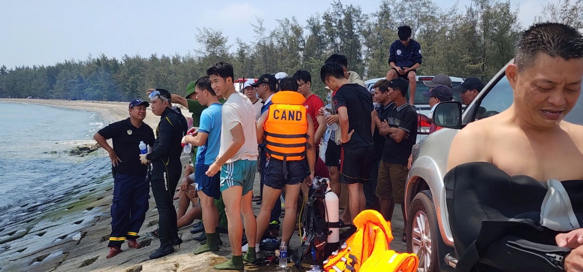 Các lực lượng chức năng đang nỗ lực tìm kiếm nạn nhân mất tích